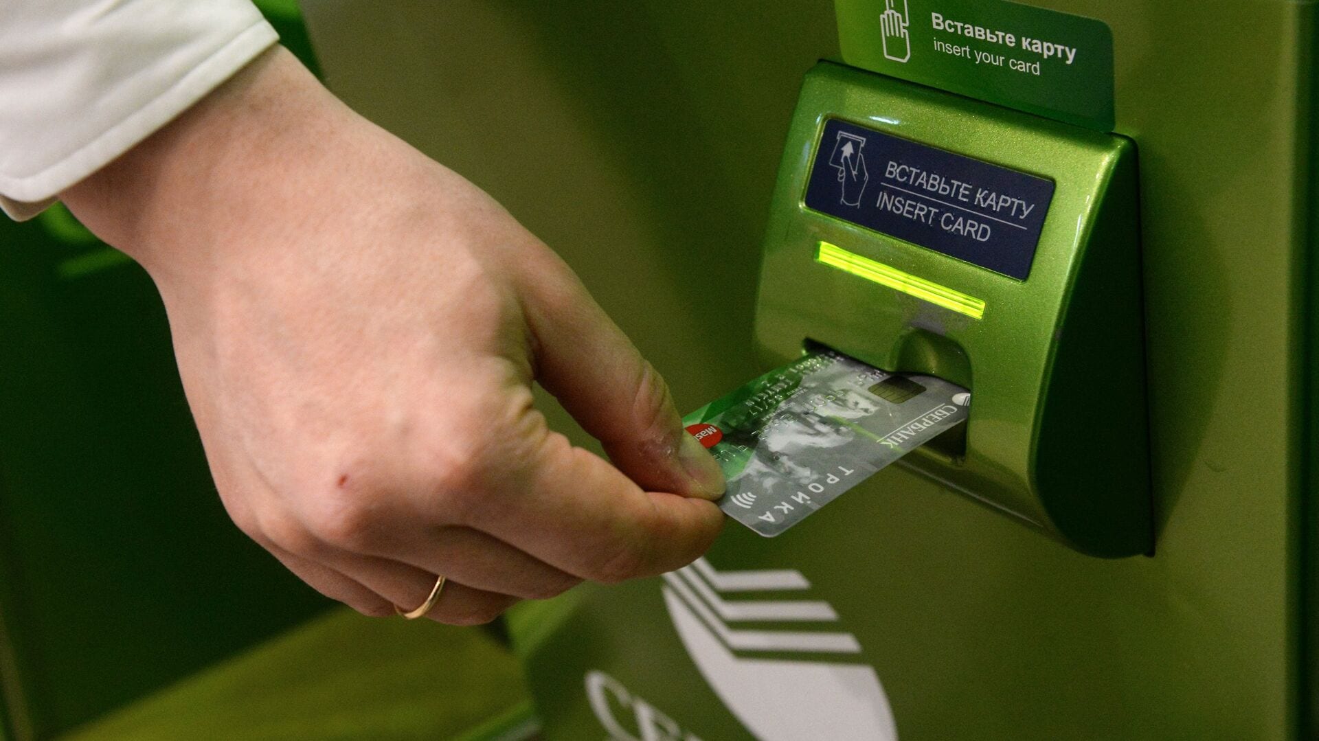 رسوم وعمولة السحب ببطاقة الكريدت كارد من الـ ATM بنك المشرق