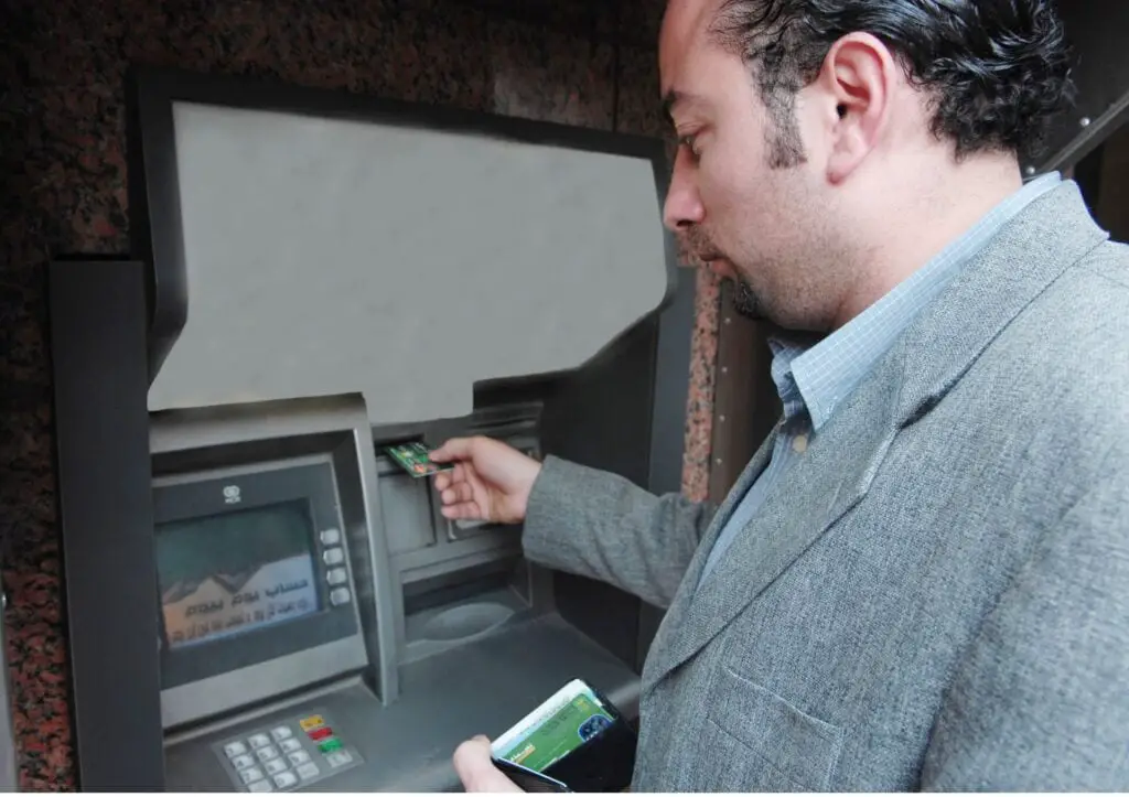 طريقة السحب من أورانج كاش عبر ATM